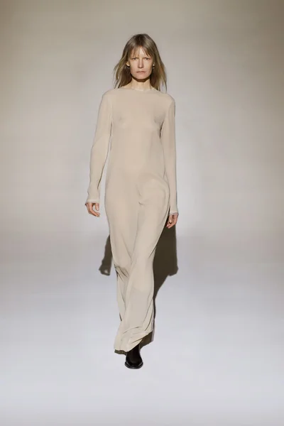 Look 16